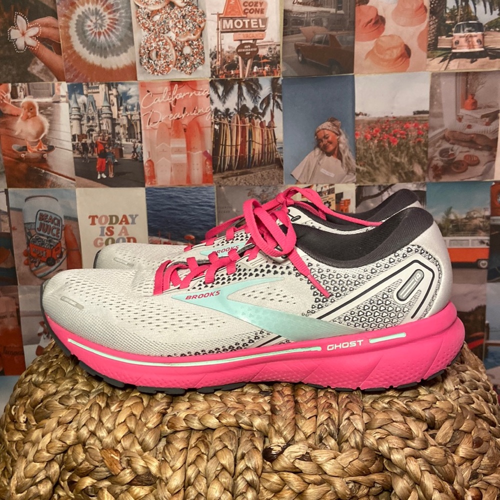 ❌SOLD❌ Brooks Women’s Ghost 14 Road-running shoes Size 12